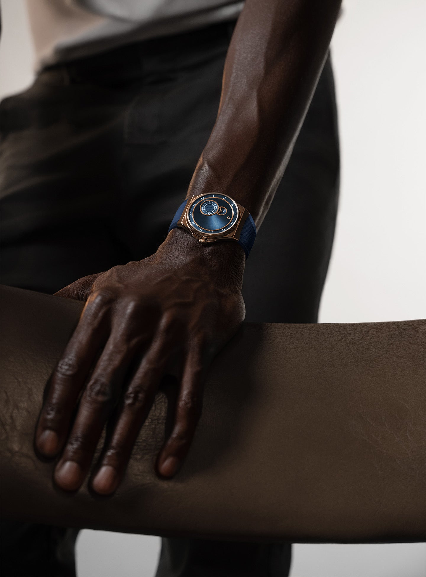 trente-deux Sunray blue rose gold case
