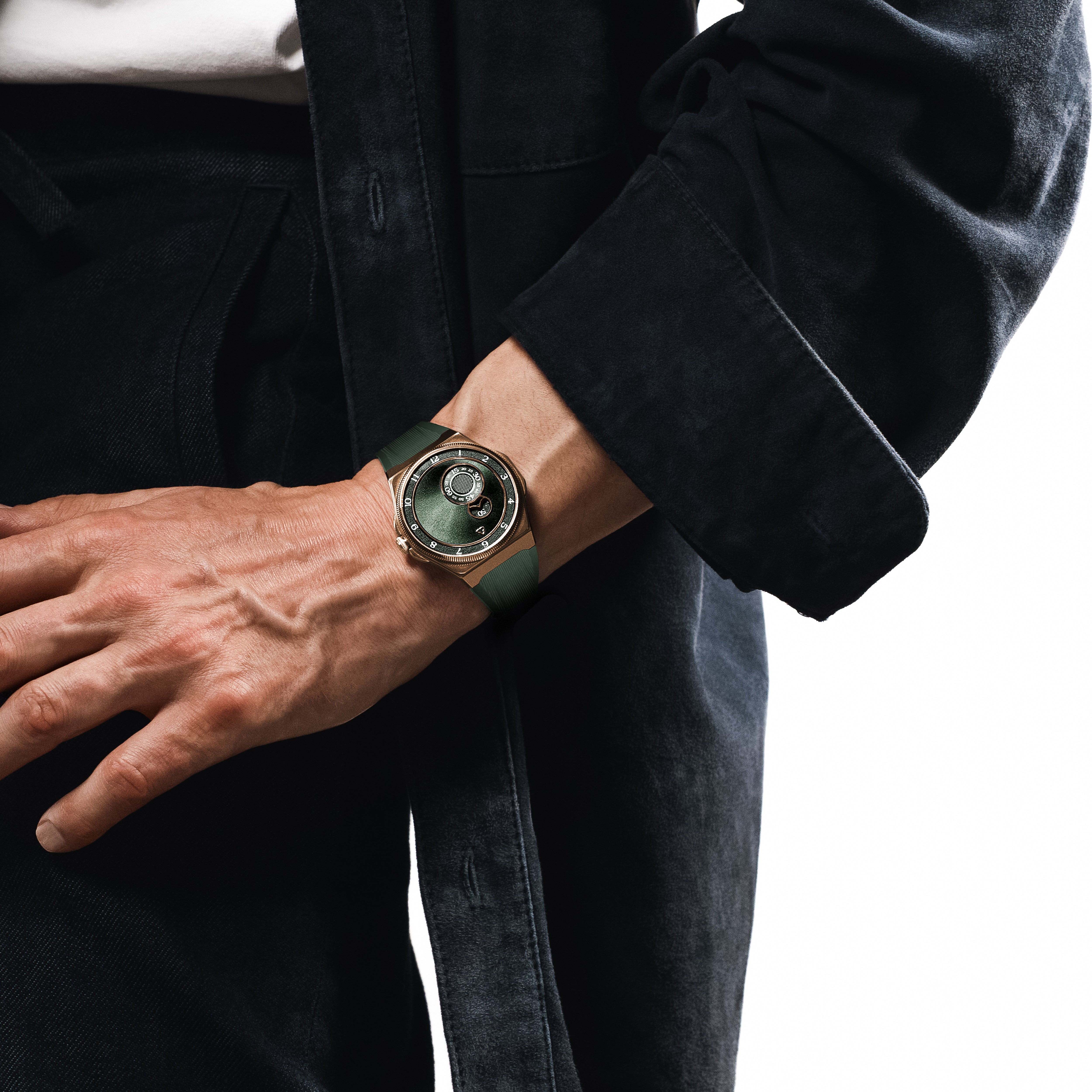 trente-deux sunray green rose gold case lifestyle