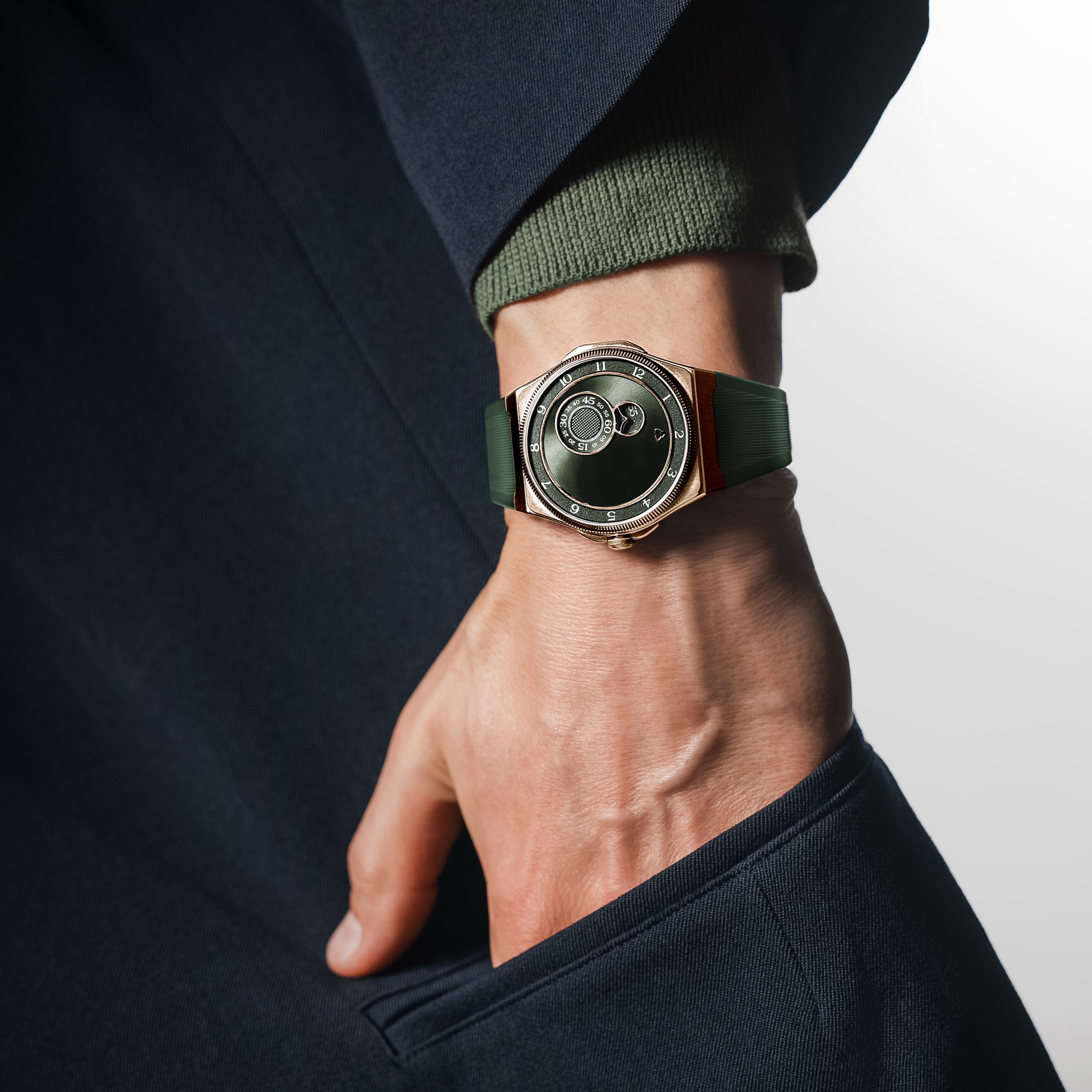 trente-deux sunray green rose gold case lifestyle