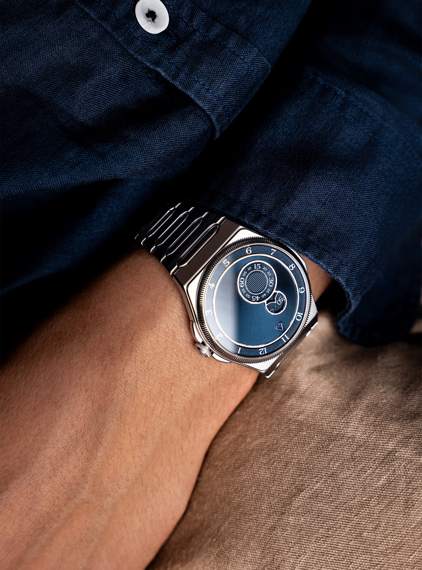 trente-deux trilobe watch steel case 